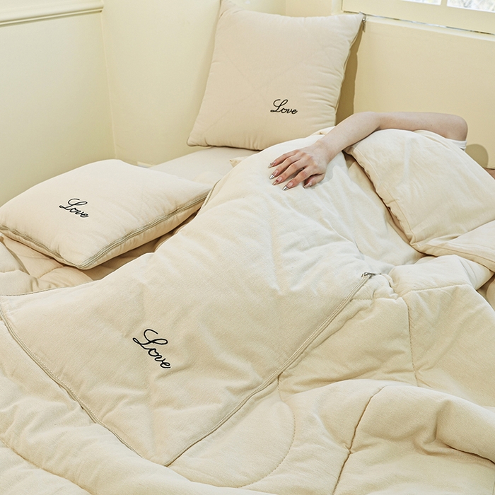 91家纺网 家纺一手货源 找家纺 番茄+ 2025新款全棉麻感纯色抱枕被 卡其