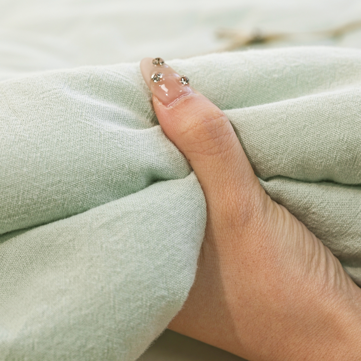 91家纺网 家纺一手货源 找家纺 番茄+ 2025新款全棉麻感纯色抱枕被 浅蓝