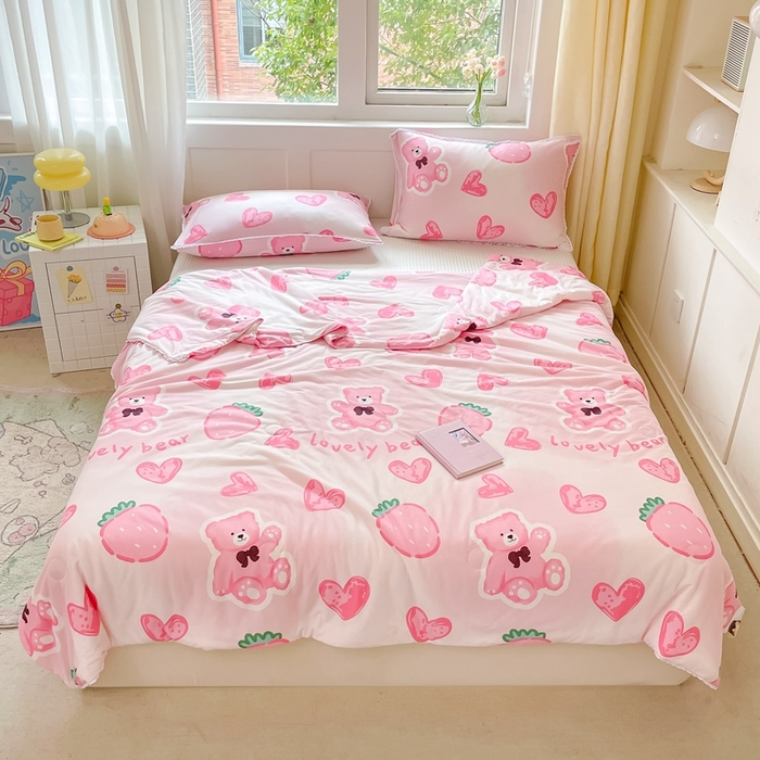 91家纺网 家纺一手货源 找家纺 心卓婴童馆 2025新款A类针织棉被芯—影棚图 爱心小熊