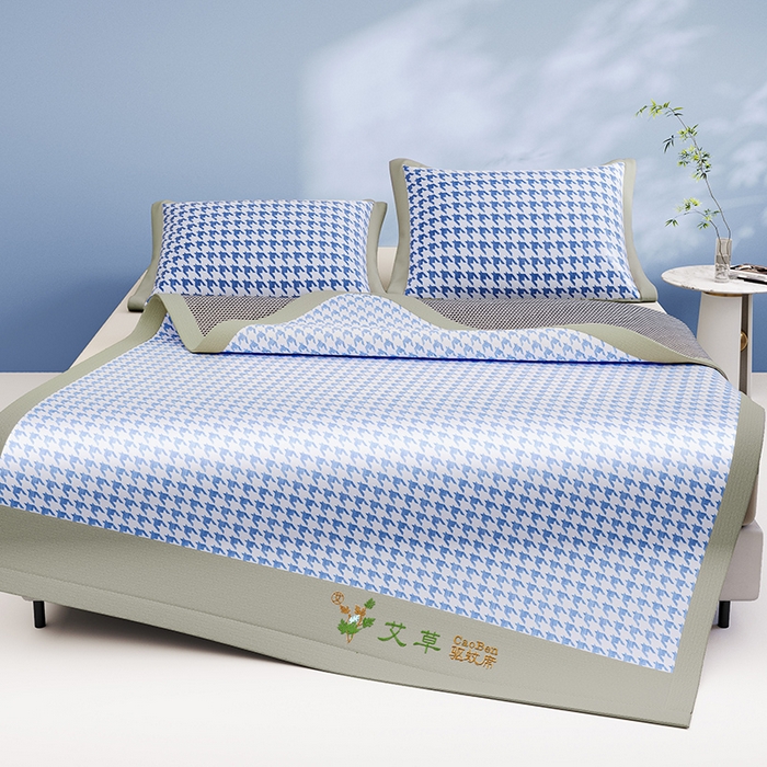 91家纺网 家纺一手货源 找家纺 阿牛席业 2025新款水洗冰晶系列-宽头绣复三明治条席 大千鸟格-蓝-反面三明治款条席