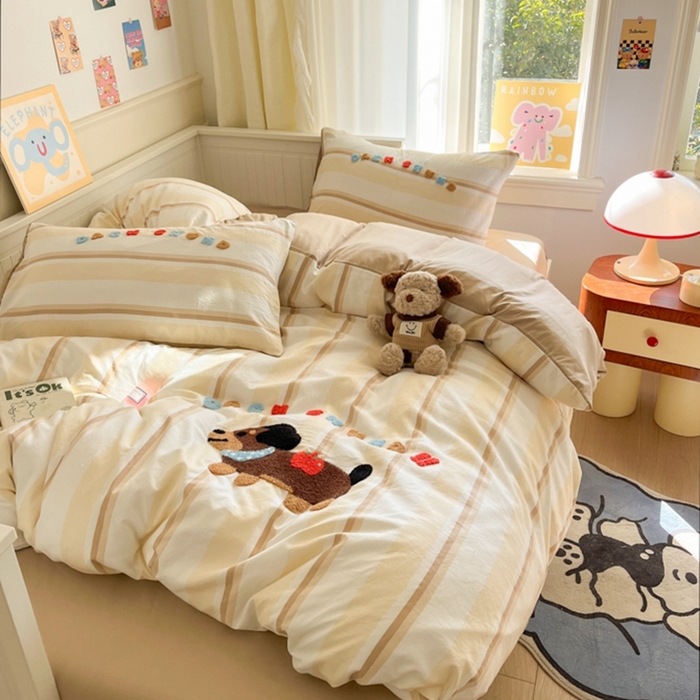 91家纺网 家纺一手货源 找家纺 葡萄家 2025专版高克重超萌卡通格子双拼毛巾绣软糯糯水洗棉四件套 腊肠狗狗