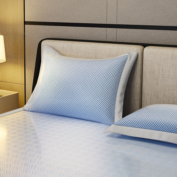 91家纺网 家纺一手货源 找家纺 阿牛席业 2025新款水洗冰晶系列-宽头绣复三明治条席 饼干花-蓝-反面三明治款条席