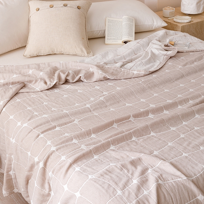 91家纺网 家纺一手货源 找家纺 朴尔家纺-毛巾被 2025新款全棉水洗柔绉三层纱布毛巾被 趣想-驼