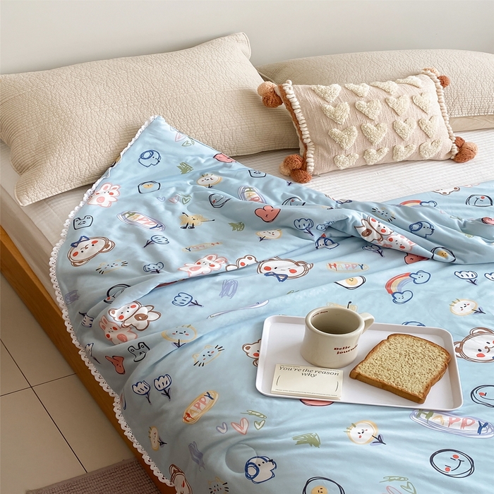 91家纺网 家纺一手货源 找家纺 心卓婴童馆 2025新款A类针织棉被芯—影棚图 彩虹熊-蓝