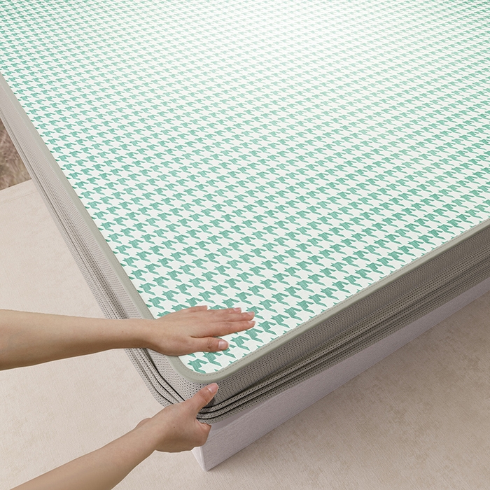 91家纺网 家纺一手货源 找家纺 阿牛席业 2025新款水洗冰晶系列-小边床笠款 大千鸟格-绿-床笠反面无纺布款