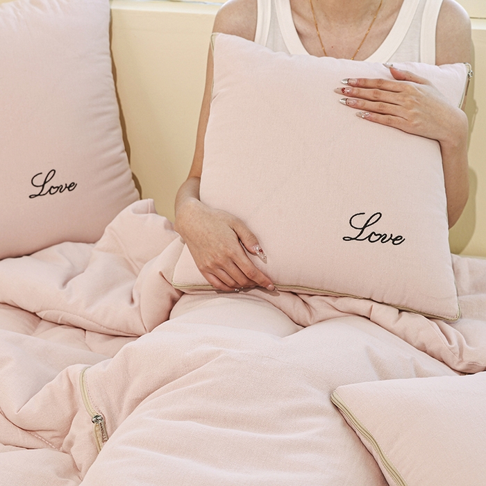 91家纺网 家纺一手货源 找家纺 番茄+ 2025新款全棉麻感纯色抱枕被 粉玉