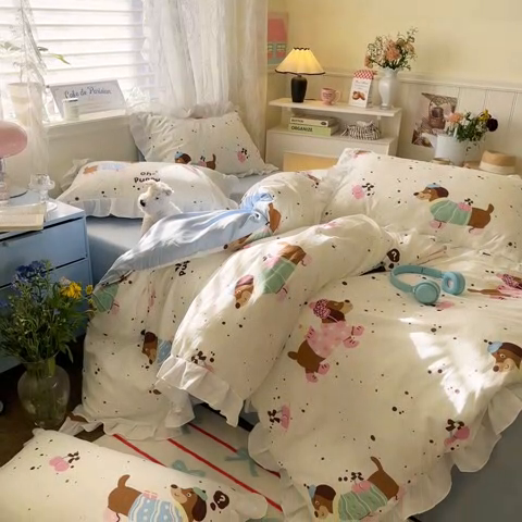 91家纺网 家纺一手货源 找家纺 慕澄家纺 2025新款法式浪漫风花边款水洗棉四件套 花边款-腊肠狗