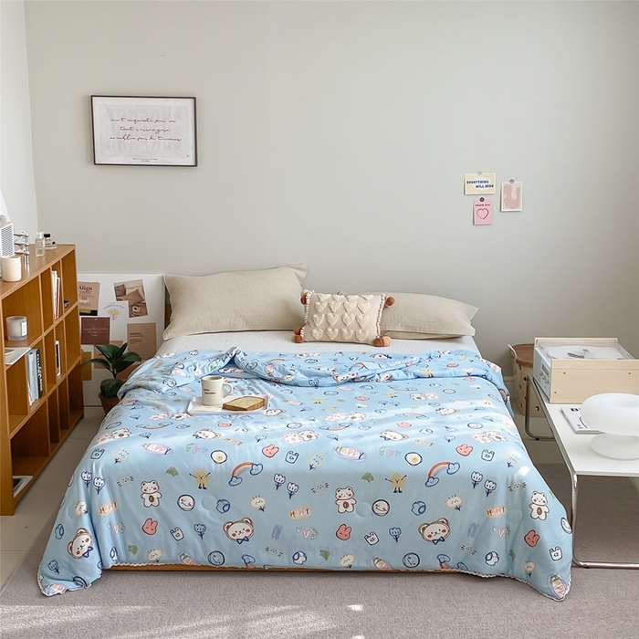 91家纺网 家纺一手货源 找家纺 心卓婴童馆 2025新款A类针织棉被芯—影棚图 彩虹熊-蓝