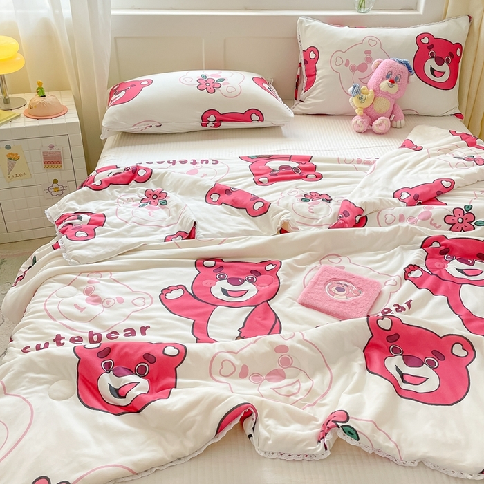 91家纺网 家纺一手货源 找家纺 心卓婴童馆 2025新款A类针织棉被芯—影棚图 花朵熊