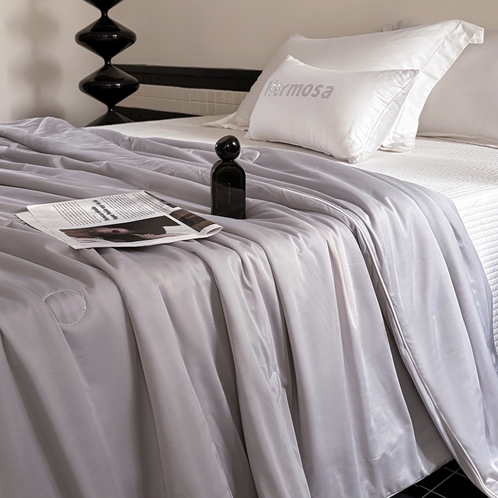 91家纺网 家纺一手货源 找家纺 梦恬佳 2025新款A类凉感夏被系列 绅士灰