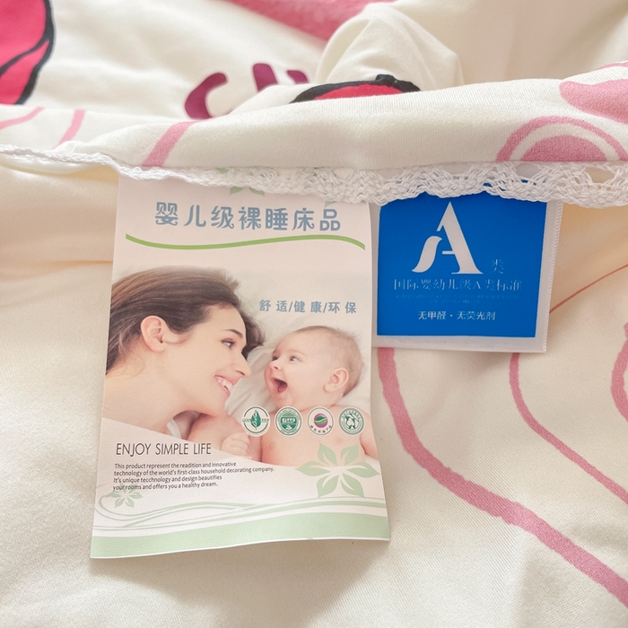 91家纺网 家纺一手货源 找家纺 心卓婴童馆 2025新款A类针织棉被芯—影棚图 花朵熊