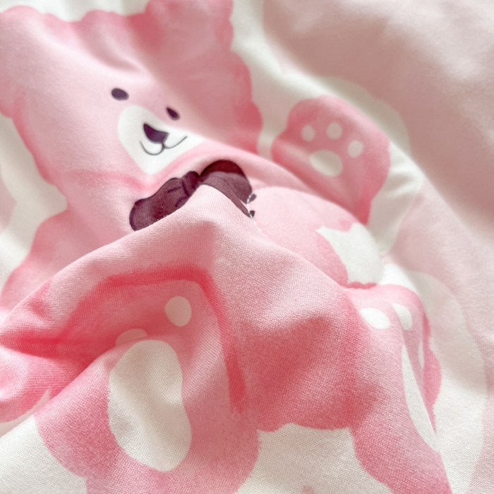 91家纺网 家纺一手货源 找家纺 心卓婴童馆 2025新款A类针织棉被芯—影棚图 爱心小熊