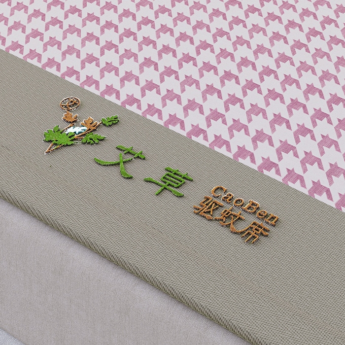 91家纺网 家纺一手货源 找家纺 阿牛席业 2025新款水洗冰晶系列-宽头绣复三明治条席 大千鸟格-粉-反面三明治款条席