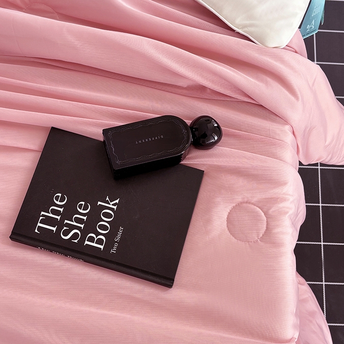 91家纺网 家纺一手货源 找家纺 梦恬佳 2025新款A类凉感夏被系列 樱桃粉