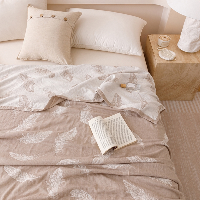 91家纺网 家纺一手货源 找家纺 朴尔家纺-毛巾被 2025新款全棉水洗柔绉三层纱布毛巾被 夏梦-驼