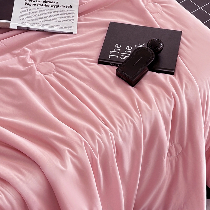 91家纺网 家纺一手货源 找家纺 梦恬佳 2025新款A类凉感夏被系列 樱桃粉