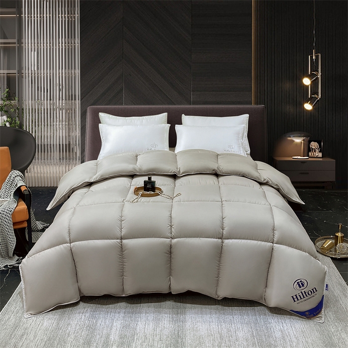 91家纺网 家纺一手货源 找家纺 招财星2店仓储 2025新款款全棉防羽布希尔顿被 灰色