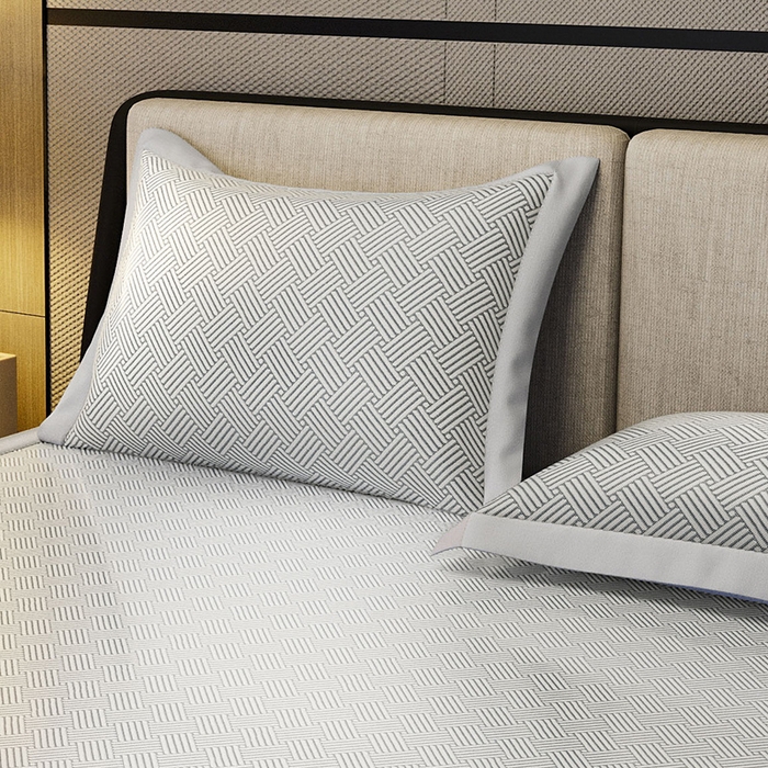 91家纺网 家纺一手货源 找家纺 阿牛席业 2025新款水洗冰晶系列-宽头绣复三明治条席 饼干花-灰-反面三明治款条席