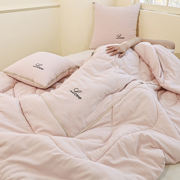 91家纺网 家纺一手货源 找家纺 番茄+ 2025新款全棉麻感纯色抱枕被 粉玉