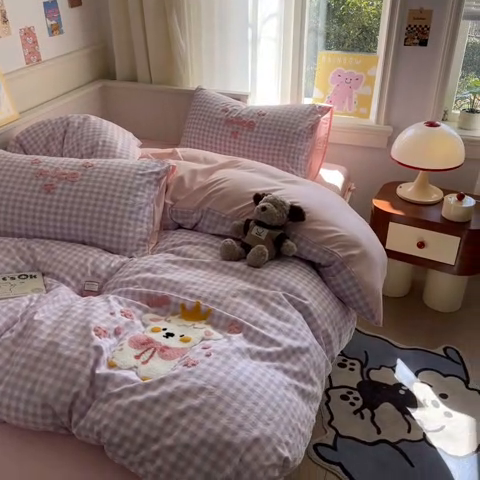 91家纺网 家纺一手货源 找家纺 葡萄家 2025专版高克重超萌卡通格子双拼毛巾绣软糯糯水洗棉四件套 蝴蝶结羊驼