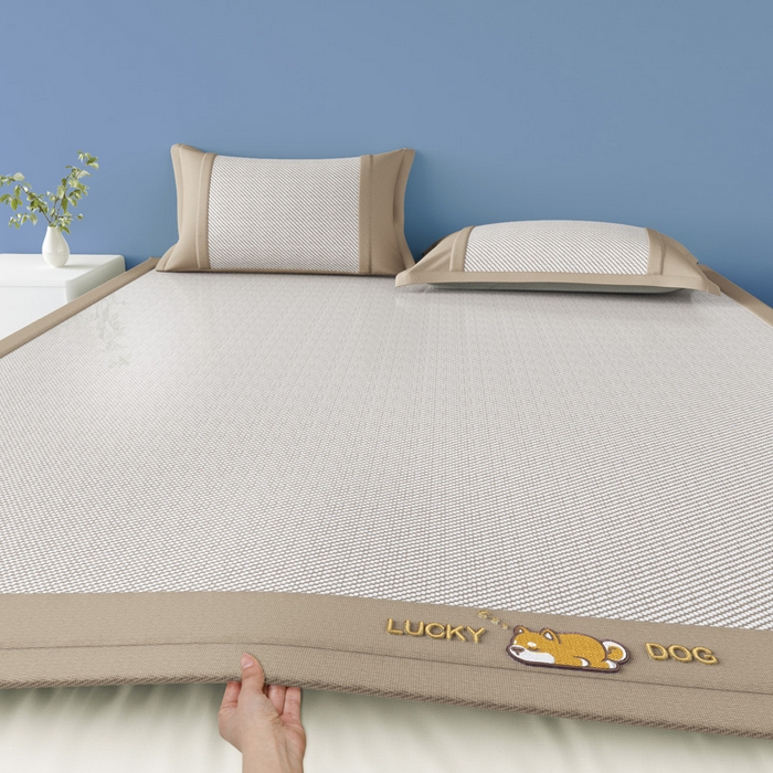 91家纺网 家纺一手货源 找家纺 阿牛席业 2025新款冰藤凉席系列帕帕狗 帕帕狗-咖色