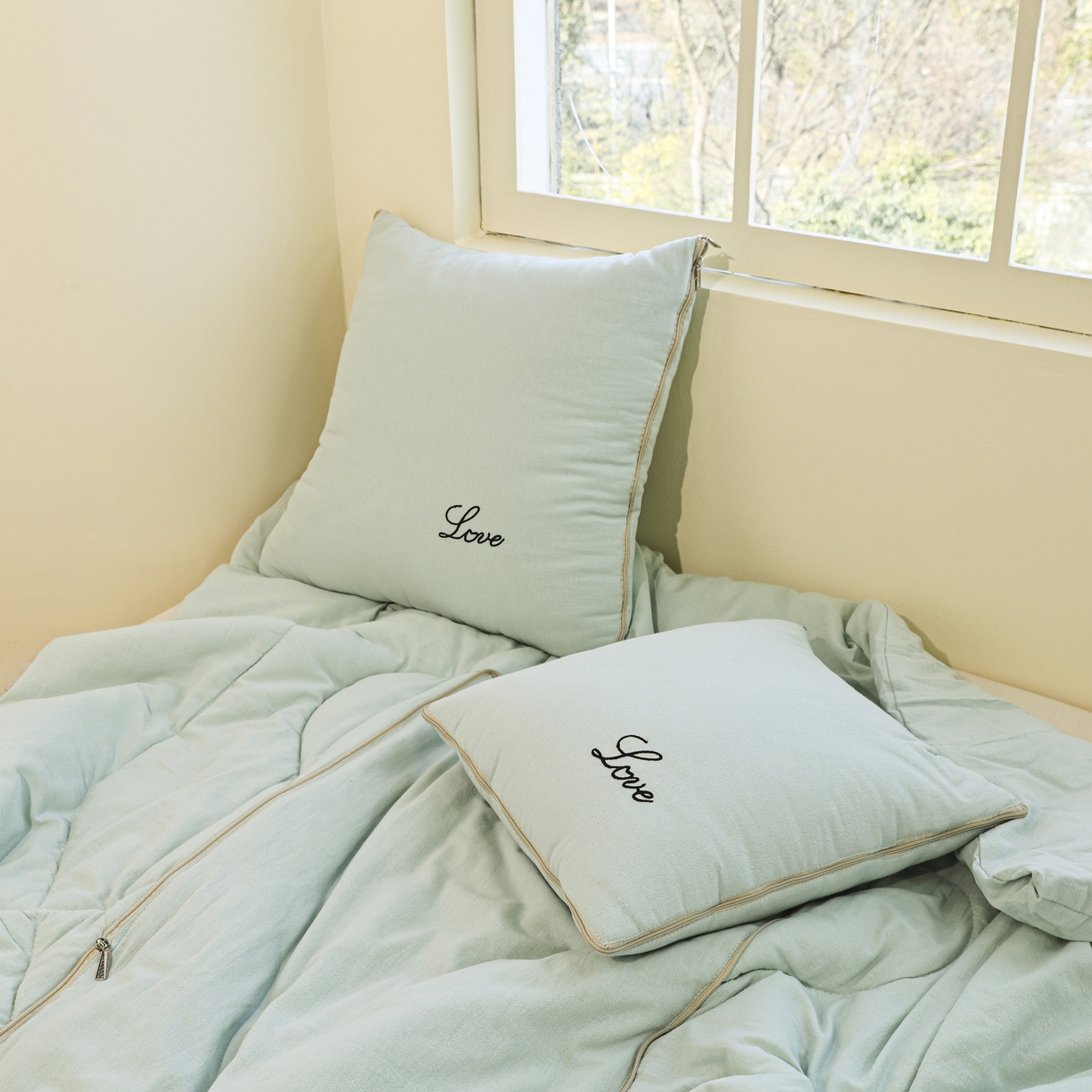 91家纺网 家纺一手货源 找家纺 番茄+ 2025新款全棉麻感纯色抱枕被 浅蓝