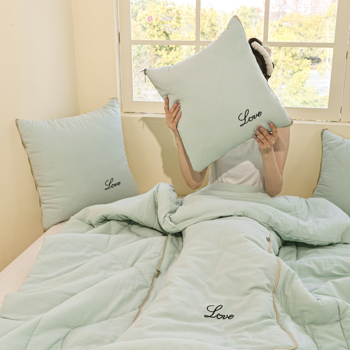 91家纺网 家纺一手货源 找家纺 番茄+ 2025新款全棉麻感纯色抱枕被 浅蓝