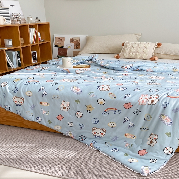 91家纺网 家纺一手货源 找家纺 心卓婴童馆 2025新款A类针织棉被芯—影棚图 彩虹熊-蓝