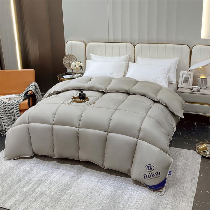 91家纺网 家纺一手货源 找家纺 招财星2店仓储 2025新款款全棉防羽布希尔顿被 灰色