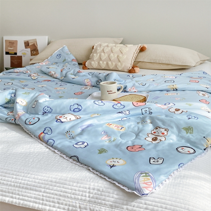 91家纺网 家纺一手货源 找家纺 心卓婴童馆 2025新款A类针织棉被芯—影棚图 彩虹熊-蓝