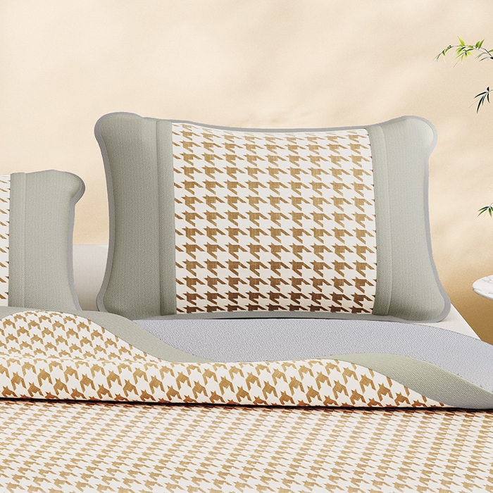 91家纺网 家纺一手货源 找家纺 阿牛席业 2025新款水洗冰晶系列-宽头绣复无纺布条席 大千鸟格-咖-反面无纺布款条席