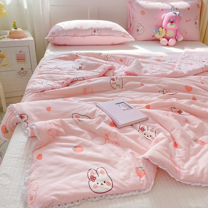 91家纺网 家纺一手货源 找家纺 心卓婴童馆 2025新款A类针织棉被芯—影棚图 爱心小兔