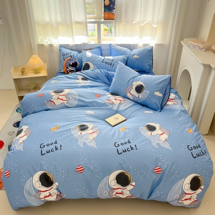 91家纺网 家纺一手货源 找家纺 孩子王家纺 2025新款亲肤活性小版纯棉专版太空人卡通学生儿童宿舍四件套系列 太空火箭