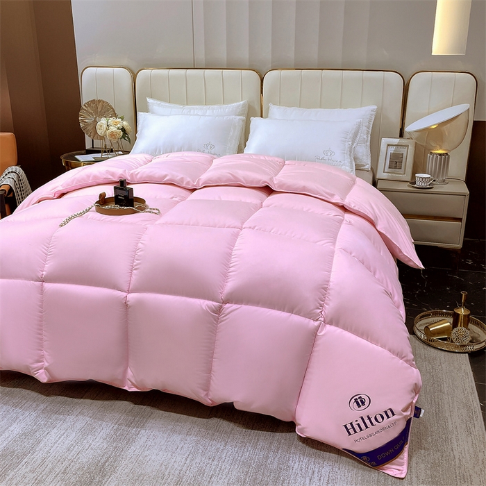 91家纺网 家纺一手货源 找家纺 招财星2店仓储 2025新款款全棉防羽布希尔顿被 粉色