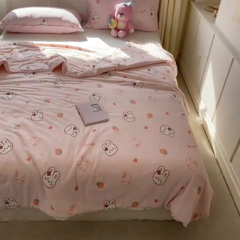 91家纺网 家纺一手货源 找家纺 心卓婴童馆 2025新款A类针织棉被芯—影棚图 爱心小兔