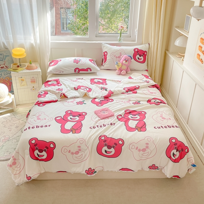 91家纺网 家纺一手货源 找家纺 心卓婴童馆 2025新款A类针织棉被芯—影棚图 花朵熊