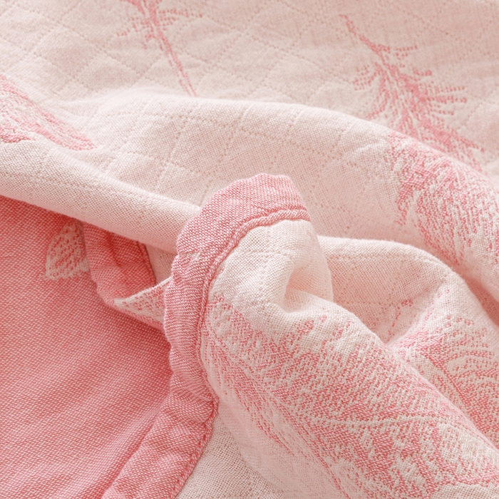 91家纺网 家纺一手货源 找家纺 朴尔家纺-毛巾被 2025新款全棉水洗柔绉三层纱布毛巾被 夏梦-粉