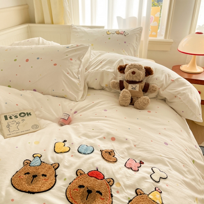 91家纺网 家纺一手货源 找家纺 葡萄家 2025专版高克重超萌卡通格子双拼毛巾绣软糯糯水洗棉四件套 糖果卡皮巴拉