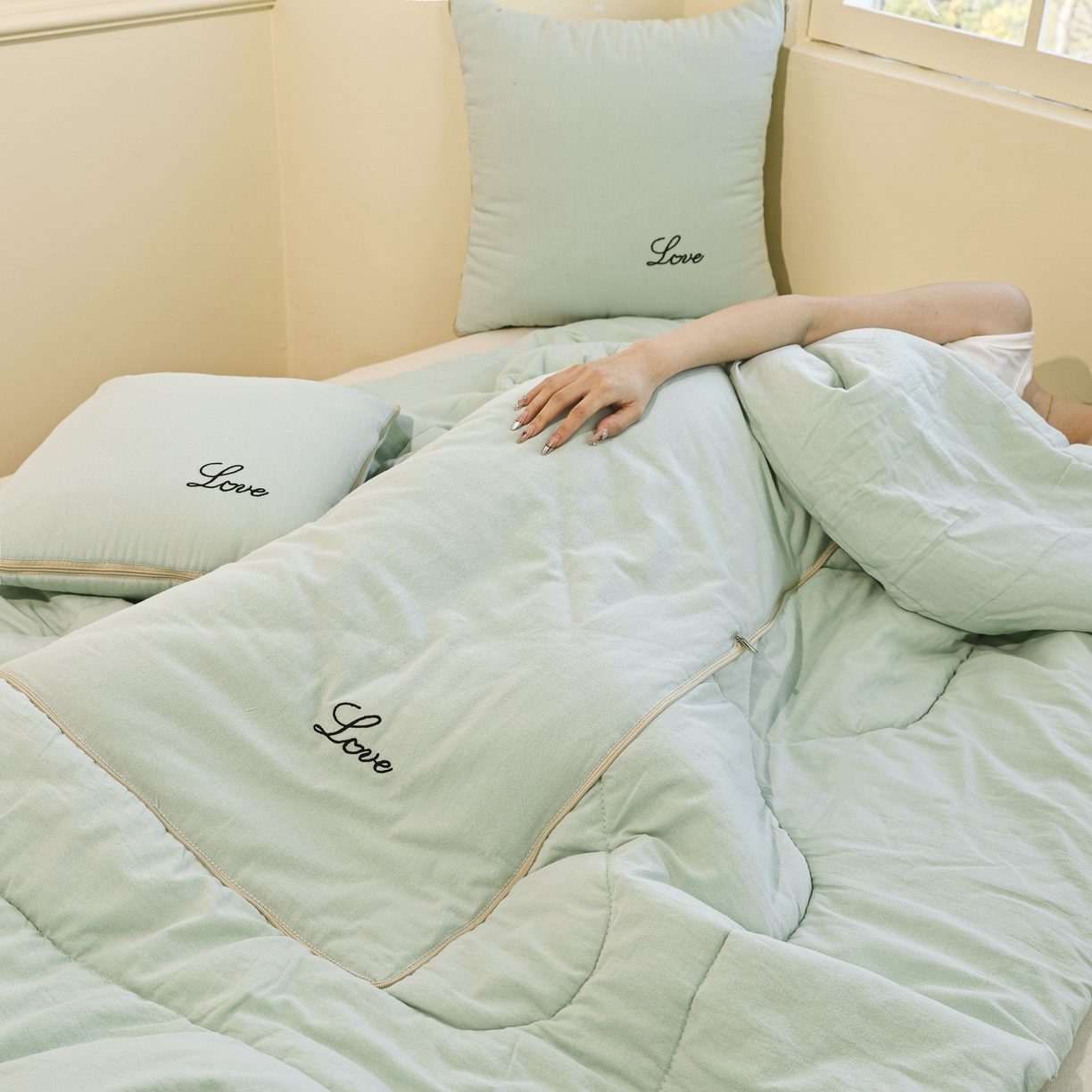 91家纺网 家纺一手货源 找家纺 番茄+ 2025新款全棉麻感纯色抱枕被 浅蓝