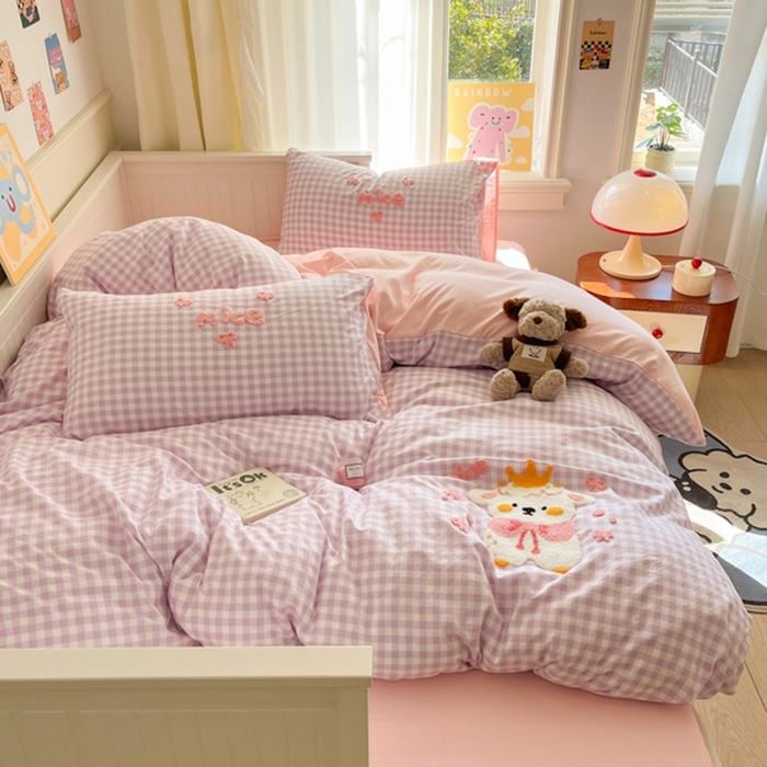 91家纺网 家纺一手货源 找家纺 葡萄家 2025专版高克重超萌卡通格子双拼毛巾绣软糯糯水洗棉四件套 蝴蝶结羊驼