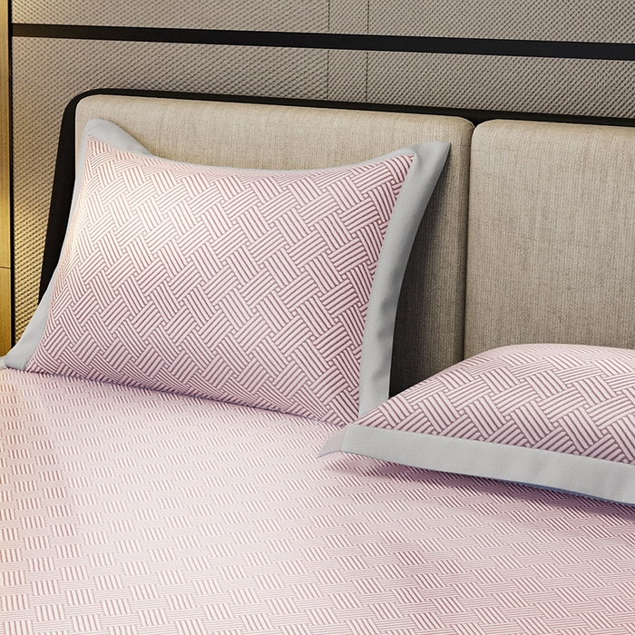 91家纺网 家纺一手货源 找家纺 阿牛席业 2025新款水洗冰晶系列-宽头绣复三明治条席 饼干花-粉-反面三明治款条席