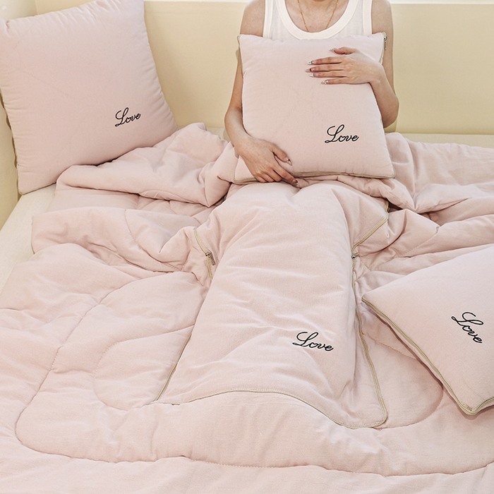 91家纺网 家纺一手货源 找家纺 番茄+ 2025新款全棉麻感纯色抱枕被 粉玉