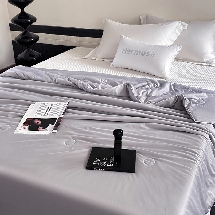 91家纺网 家纺一手货源 找家纺 梦恬佳 2025新款A类凉感夏被系列 绅士灰