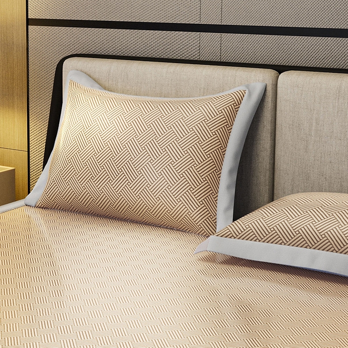 91家纺网 家纺一手货源 找家纺 阿牛席业 2025新款水洗冰晶系列-宽头绣复三明治条席 饼干花-咖-反面三明治款条席