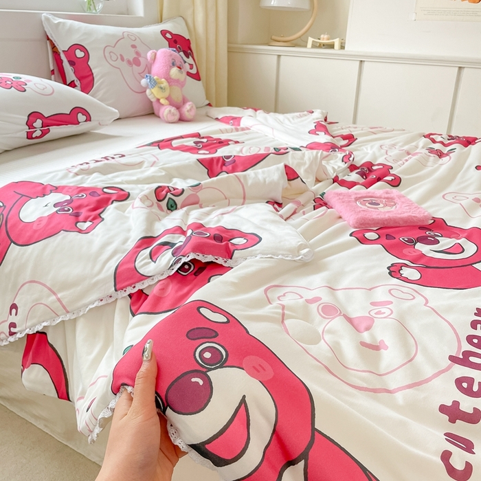 91家纺网 家纺一手货源 找家纺 心卓婴童馆 2025新款A类针织棉被芯—影棚图 花朵熊