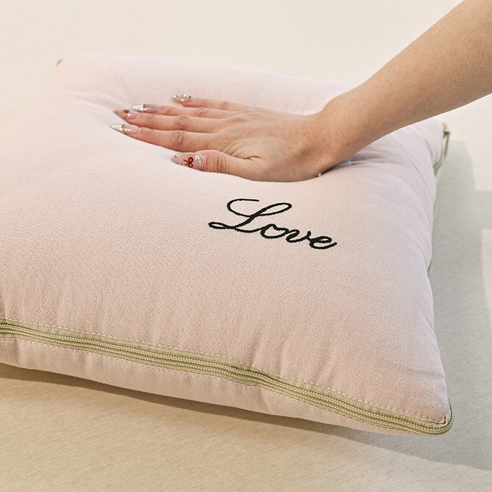 91家纺网 家纺一手货源 找家纺 番茄+ 2025新款全棉麻感纯色抱枕被 粉玉