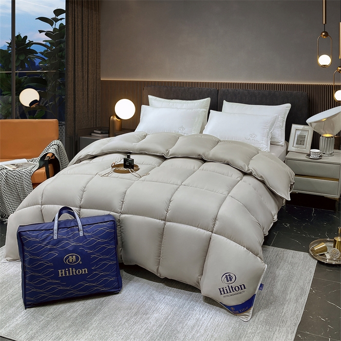 91家纺网 家纺一手货源 找家纺 招财星2店仓储 2025新款款全棉防羽布希尔顿被 灰色