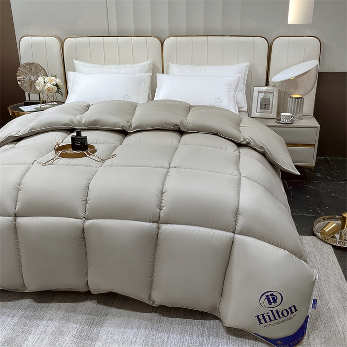 91家纺网 家纺一手货源 找家纺 招财星2店仓储 2025新款款全棉防羽布希尔顿被 灰色