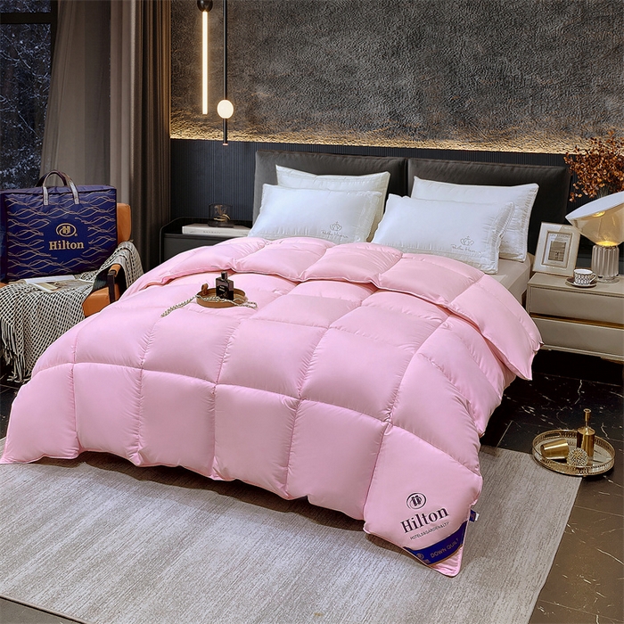 91家纺网 家纺一手货源 找家纺 招财星2店仓储 2025新款款全棉防羽布希尔顿被 粉色