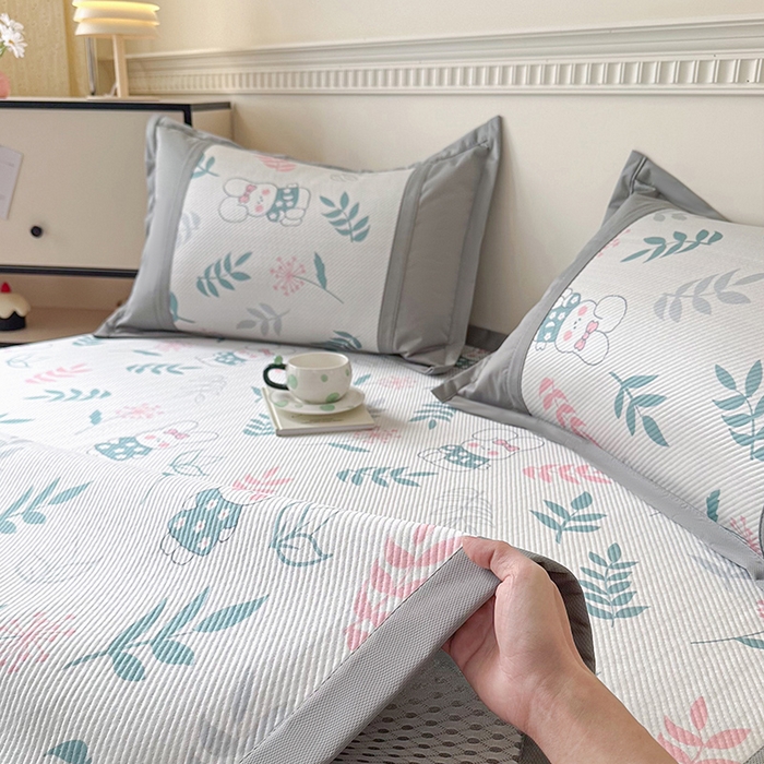 91家纺网 家纺一手货源 找家纺 阿牛席业 2025新款凉感印花软席系列一 花枝小兔